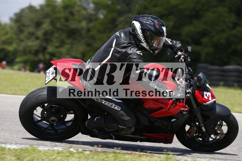 /Archiv-2024/29 12.06.2024 MOTO.CH Track Day ADR/Gruppe blau/35